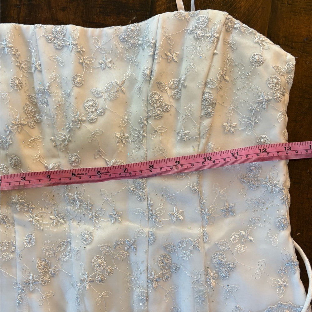 Vintage Blondie Nights White & Silver Lace Embroidered Corset Top, Size 5 - Picture 4 of 9